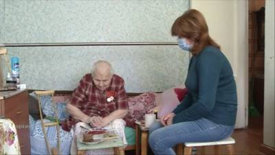 «Надо их беречь»: как соцработники Башкирии помогают пожилым во время пандемии