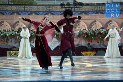 Видео с дагестанскими танцорами набрало 2 млн просмотров на Youtube