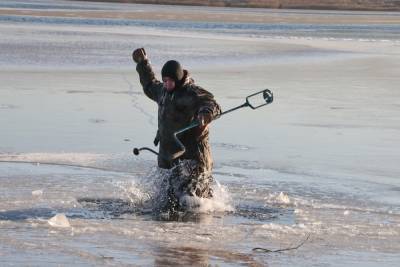Смоленский водолаз провалился под лед на Ольшанских карьерах
