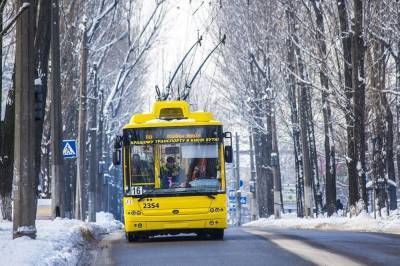 В Киеве ввели оперативное положение для общественного транспорта и остановили фуникулер