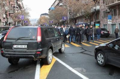 В Ереване из-за акции протеста приостанавливалась работа метро
