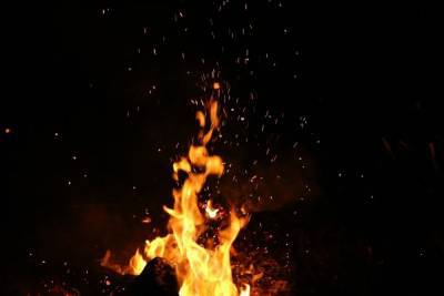 Ночью на пожаре в Рязани пострадал человек