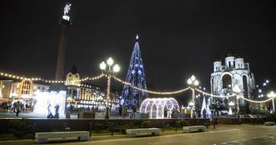 В Калининграде площадь Победы украсили к Новому году (фото)