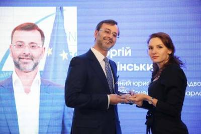В номинации «Лучший консультант в GR» был награжден заслуженный юрист Украины Георгий Логвинский
