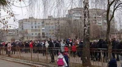 На Львовщине из-за газового баллончика несколько учеников попали в больницу