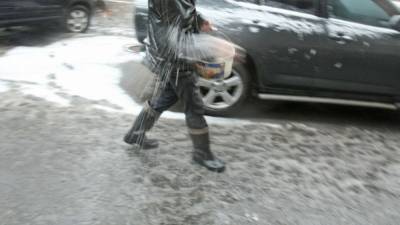 Мокрый снег, гололед, сильный ветер: непогода в Украине не отступает