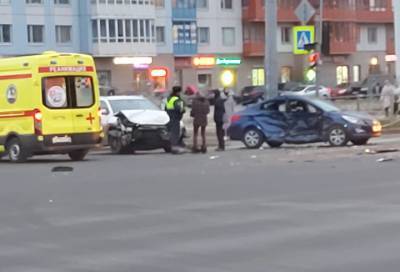 В ДТП c Hyundai в Петербурге пострадали два человека