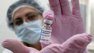 В Кремле прокомментировали нападки на российскую вакцину от коронавируса