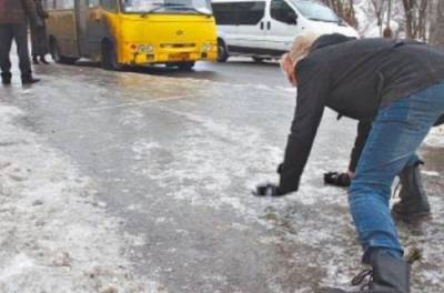 За сутки в Киеве из-за гололеда травмировались более 160 человек