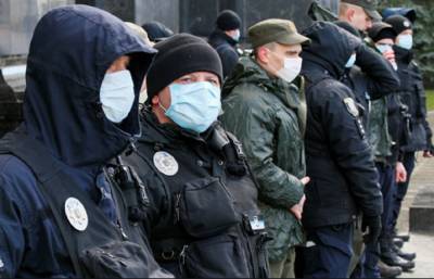 Безумие в Харькове, люди принялись кидать "Коктейли Молотова": слетелась полиция