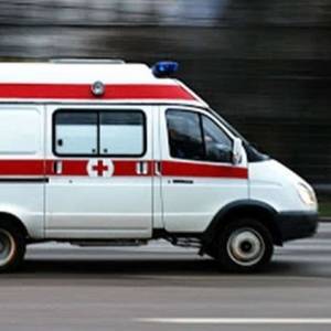 На трассе Запорожье-Мариуполь автомобиль слетел в кювет: трое пострадавших