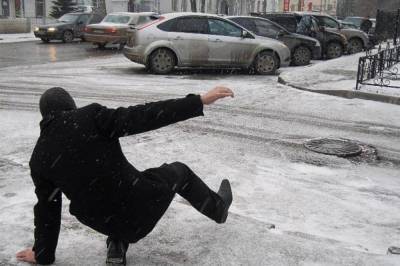 Больше 160 киевлян травмировались из-за ледяного коллапса на дорогах столицы