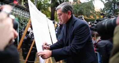 Грузинская оппозиция подписала сразу три документа