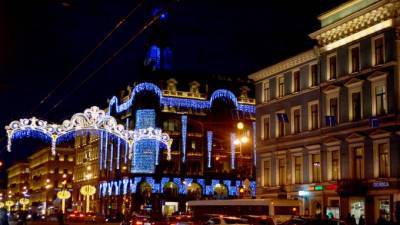 Власти Петербурга назвали условия для смягчения новогодних запретов