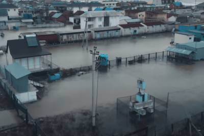 Курортная Кирилловка ушла под воду из-за шторма: видео последствий непогоды