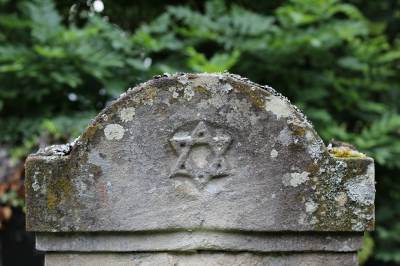 На Украине старинное еврейское кладбище было распахано фермером