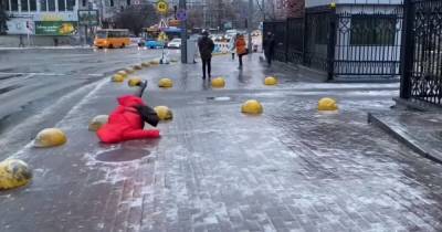 Гололед пришел внезапно: как Киев в очередной раз оказался не готов к зиме