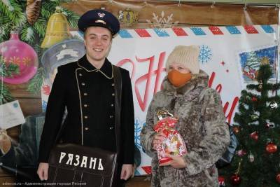 Рязанский Почтальон передал сладкие новогодние подарки детям