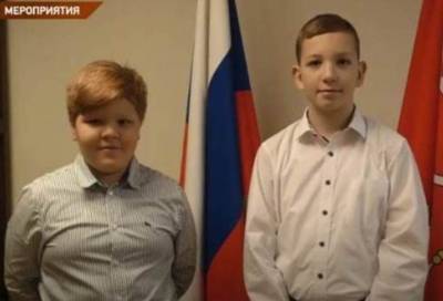 Школьников из Петербурга наградили за спасение тонущего ребенка
