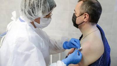 Мишустин объявил о начале вакцинации от COVID-19 в регионах в конце недели