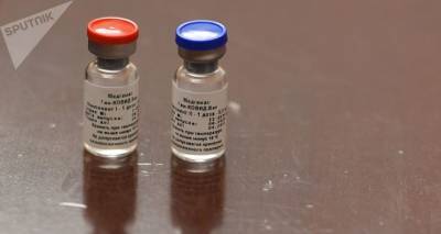 Британская AstraZeneca будет испытывать свою вакцину от COVID совместно со "Спутник V"