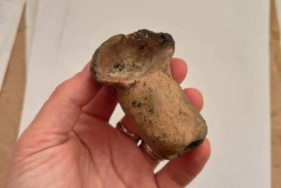 Древний инструмент литейщика обнаружили псковские археологи