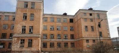 Власти Петрозаводска вернулись к идее пустить с молотка историческое здание бывшей школы