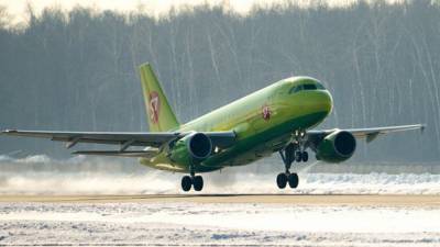 Самолет S7 аварийно приземлился в аэропорту Иркутска
