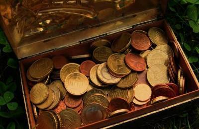 В Великобритании семья нашла в саду клад из золотых монет на 21 миллион рублей