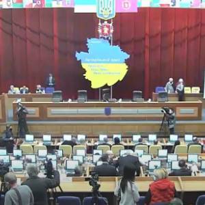 Стартовала первая сессия Запорожского областного совета первого созыва. Видео
