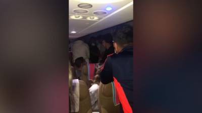Видео: израильтяне устроили драку на борту самолета Arkia из Сейшел
