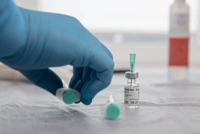 2000 доз вакцины от COVID-19 распределят по 69 больницам Челябинской области