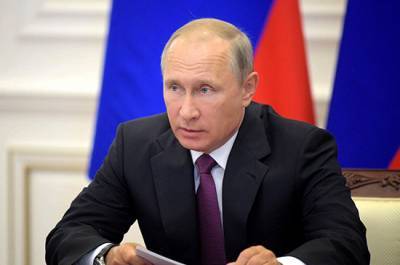 Путин поручит проработать поправки о работе иностранных интернет-сервисов в России