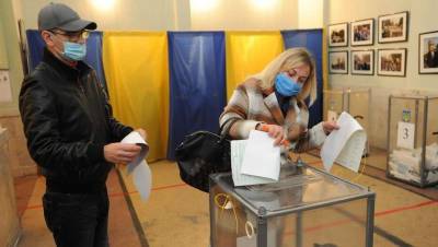 Голосование в больницах и агитация онлайн: как в мире проходили выборы во время пандемии
