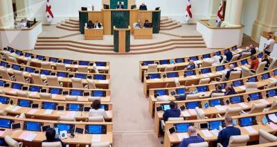Парламент Грузии принял отставку правительства Гахария