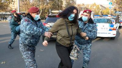 Никола Пашинян - Гегам Манукян - Полиция Еревана задержала около 40 участников акции протеста - iz.ru - Ереван