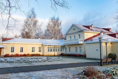 Трехметровая ледяная ель появится к новогодним праздникам в Воткинске