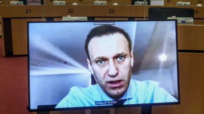 Путин о Навальном: "фигурант" чуть не умер, но дело открыть нельзя