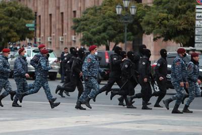 В Ереване произошла потасовка протестующих с полицией