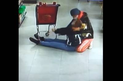В Харькове охранник супермаркета спас девушку от остановки сердца
