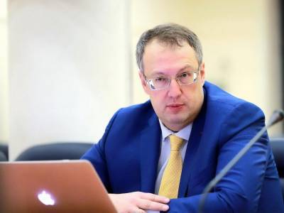 Геращенко предложил повысить зарпату следователям полиции