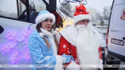 ФОТОФАКТ: Автопробег с участием Дедов Морозов и Снегурочек прошел в Гродно