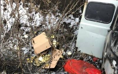 На Харьковщине контрабандисты подожгли микроавтобус с красной икрой