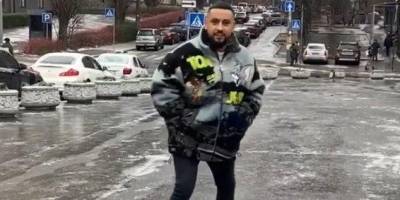 Под РитмоLOVE. Дима Монатик станцевал шаффл на покрытой льдом киевской улице