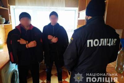 В Киевской области пьяный водитель и его "товарищи" напали на полицейских, а тогда пытались убежать со стрельбой