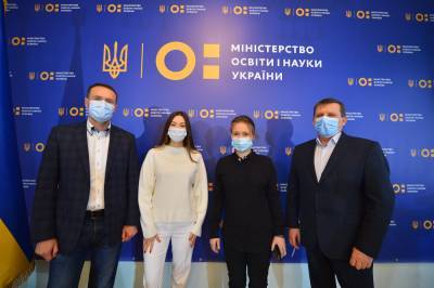 МОН и Минцифры запустили "Всеукраинскую школу онлайн": Подробности