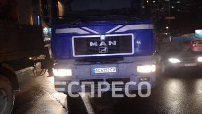 В Голосеевском районе Киева грузовик сбил насмерть пешехода