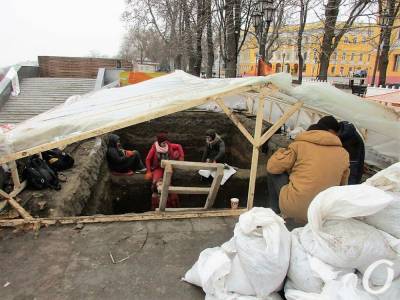 Раскопки на одесском Приморском бульваре: «перешеек» и средневековые следы (фото)