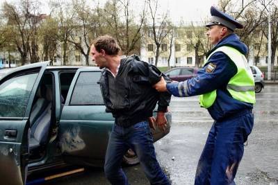 В Смоленске осудили пьяного водителя, затеявшего драку с инспектором