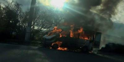 В Крыму водитель поджег микроавтобус, в котором ехал вместе с женой — СМИ